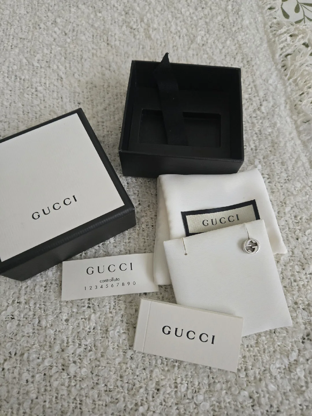 Gucci GG interlocking earring- only 1 (not pair) thumbnail
