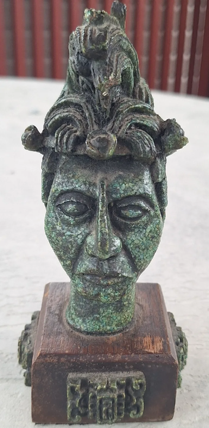 Vintage Crushed Malachite Mayan Aztec Head image indicator(3)