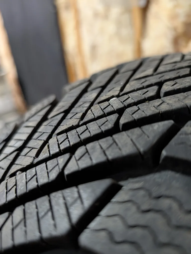 (4)-195/60R15 Winter Tires On Steel Rims Off 2009 Nissan Cube image indicator(4)