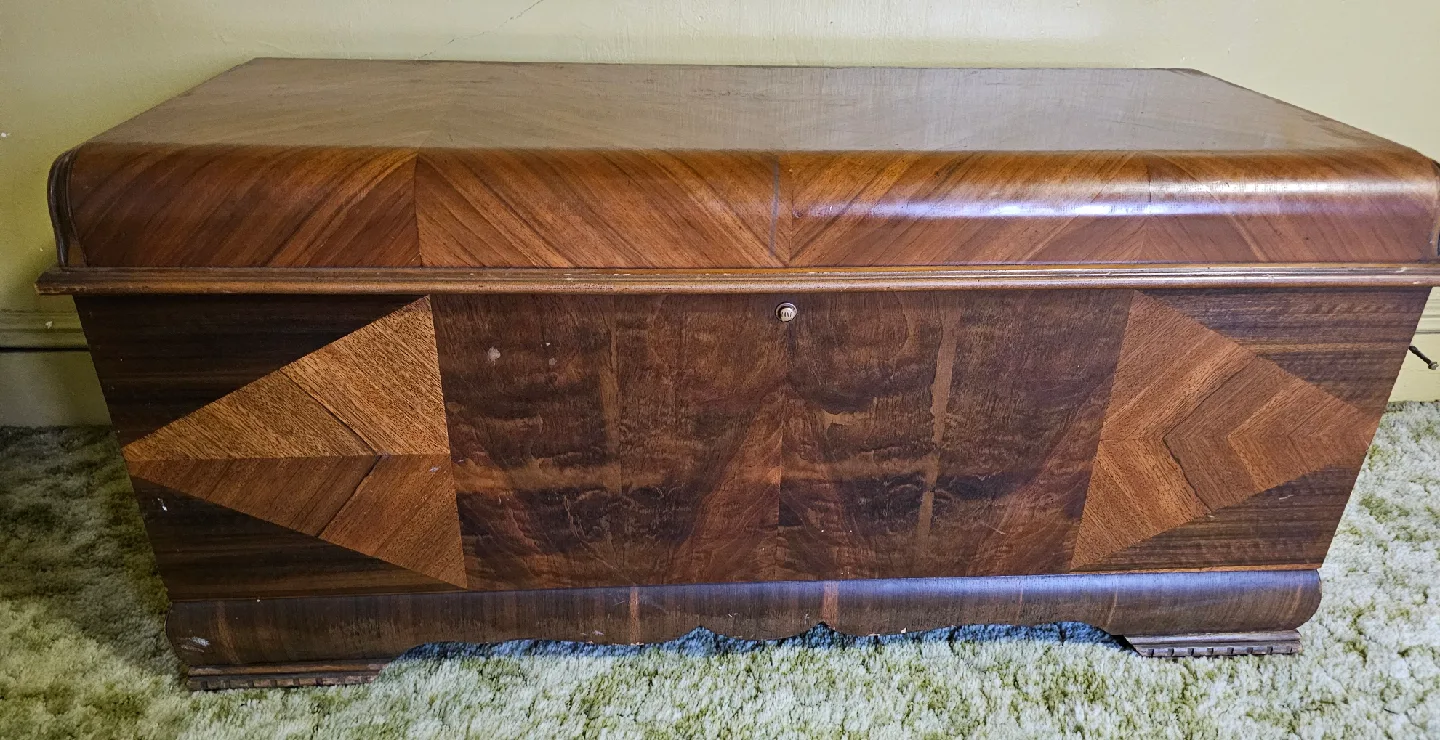 Vintage Lane Cedar Wood Hope Chest / Circa 1940s image indicator(6)
