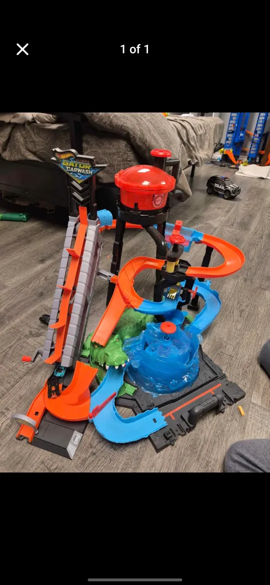 Hot Wheels Ultimate Gator Car Wash Playset