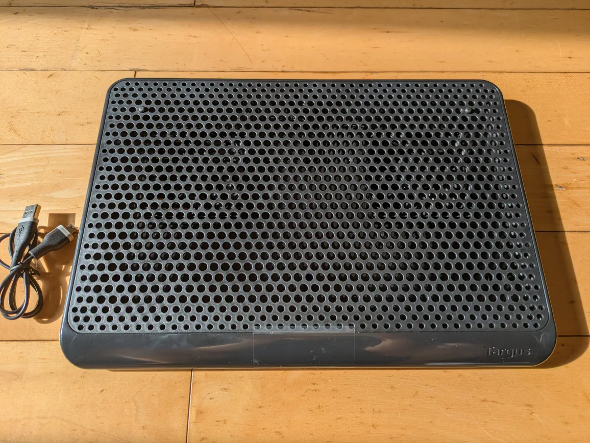 NEW! Targus 16" Dual Fan Chill Mat thumbnail