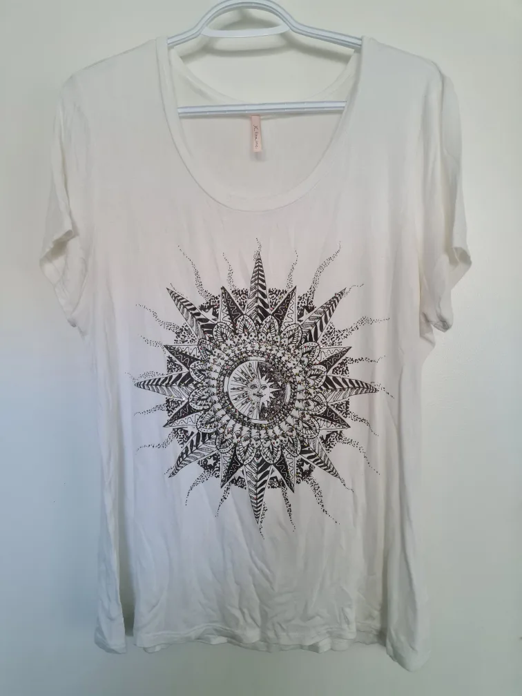 Whimsical Sun and Moon Tee size L image indicator(2)