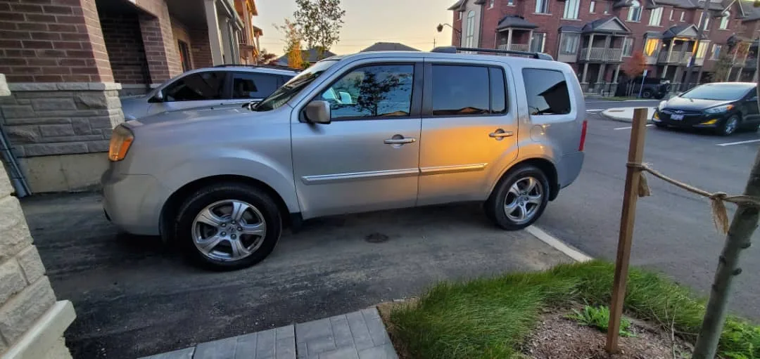 Selling my 2012 Honda pilot. image indicator(2)