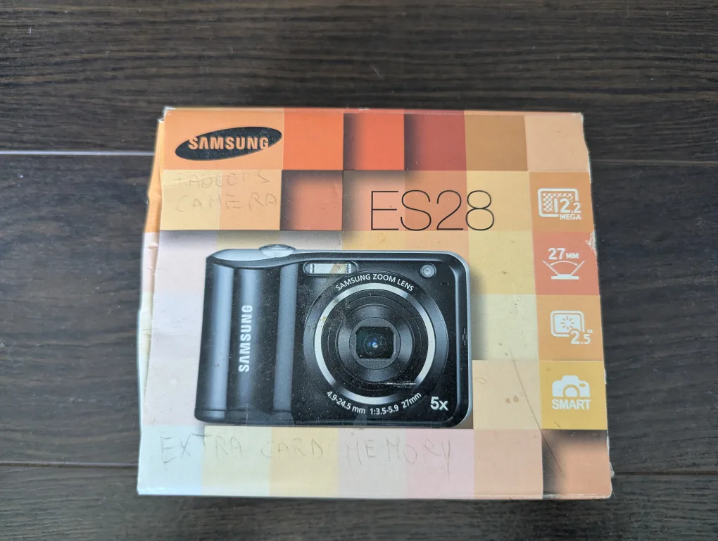 Samsung ES28 Camera - Brand New in Box! thumbnail