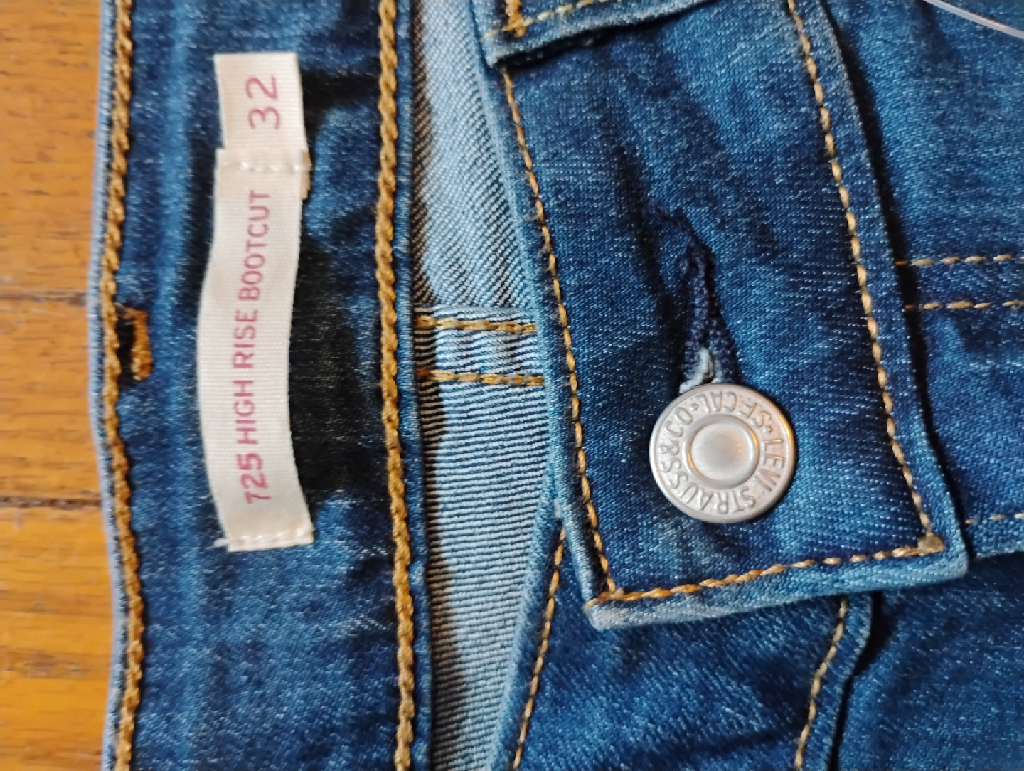 Levi's 725 High-Rise Bootcut Jeans - Size 32 - photo 5