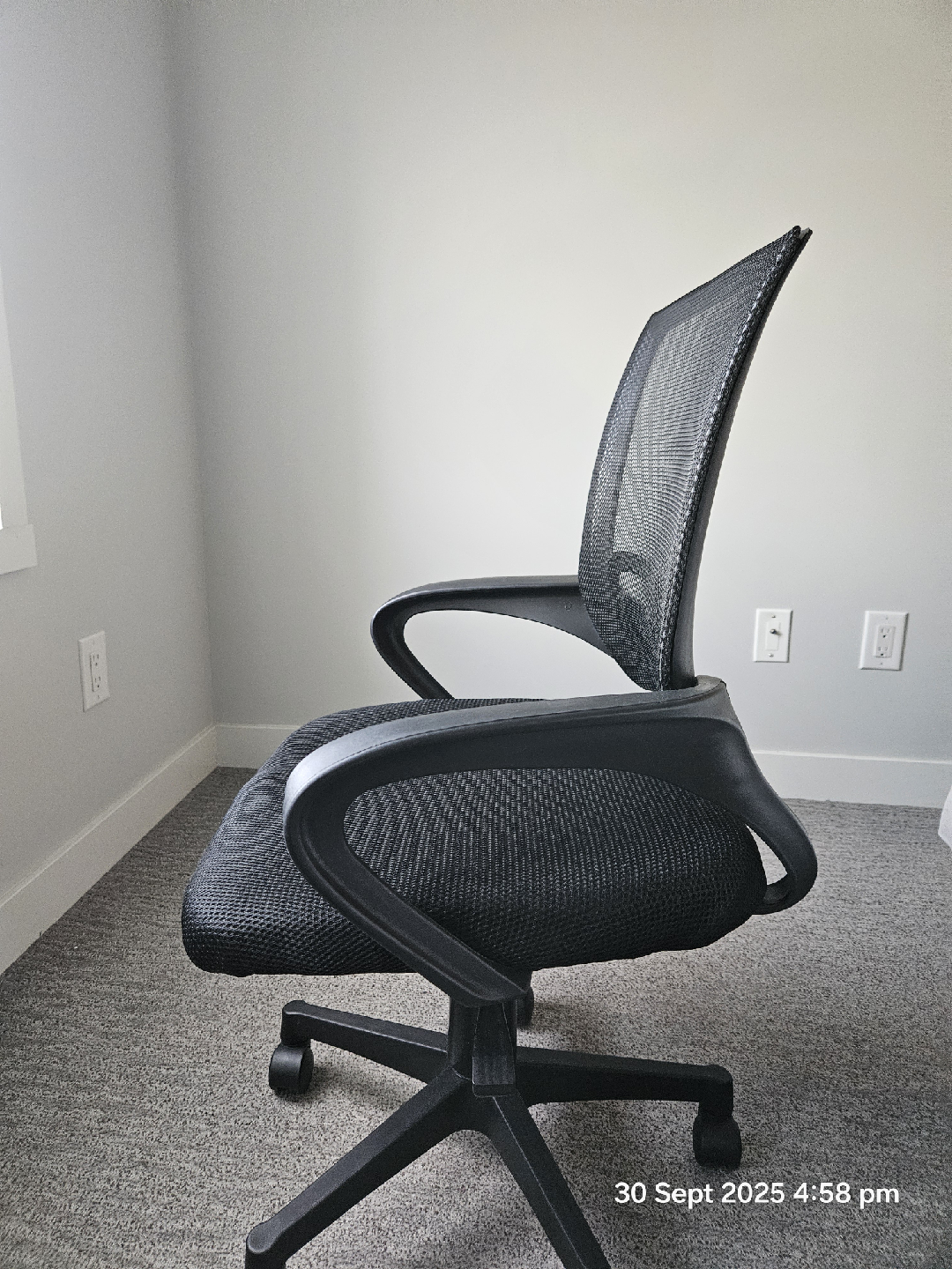 Black Mesh Office Chair - photo 2