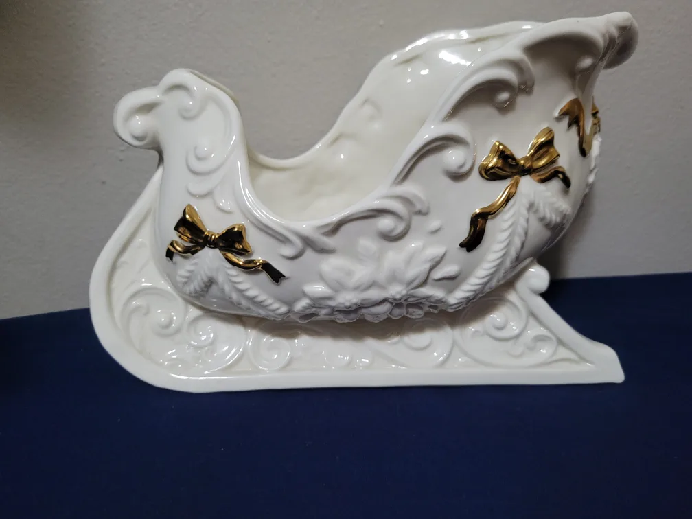 NEW 🎁  Porcelain White Sleigh Decoration thumbnail
