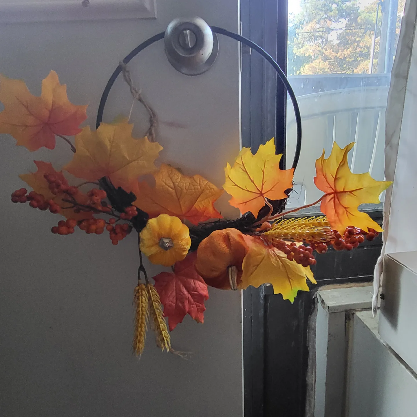 Fall Harvest Wreath with Maple Leaves thumbnail