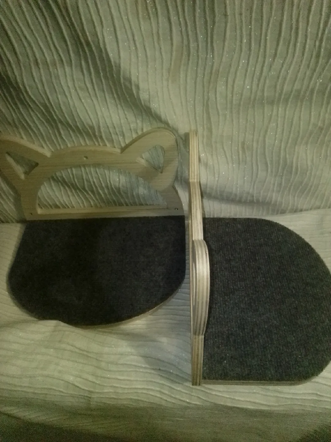 Cat scratch Face Wall Shelf - Set of 2 image indicator(2)