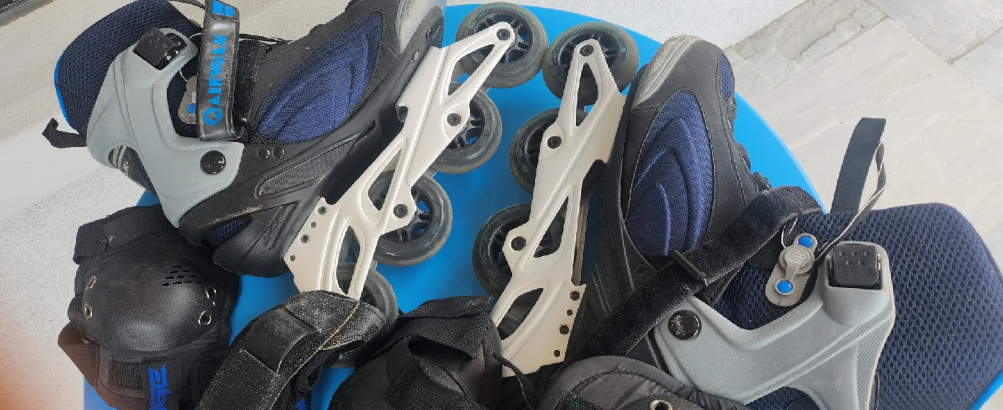 Inline Airwalk Skates with Protective Gear image indicator(2)