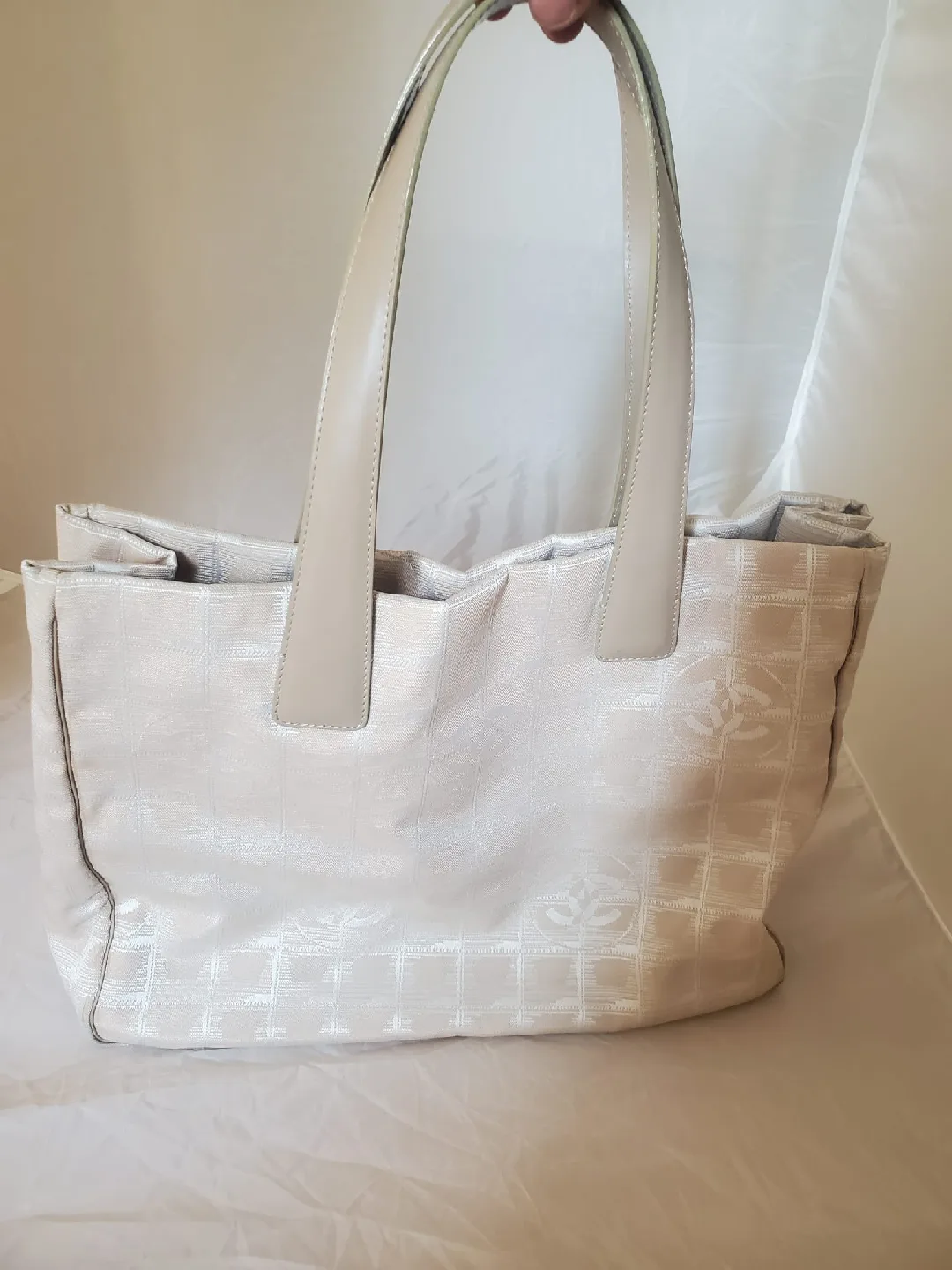 Chanel Beige Tote Bag image indicator(2)