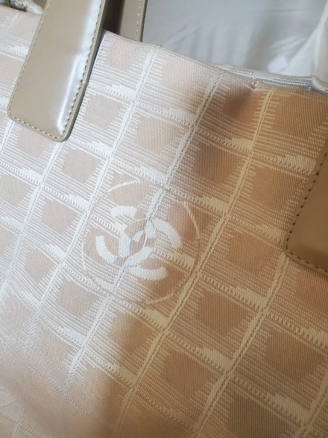 Chanel Beige Tote Bag image indicator(4)