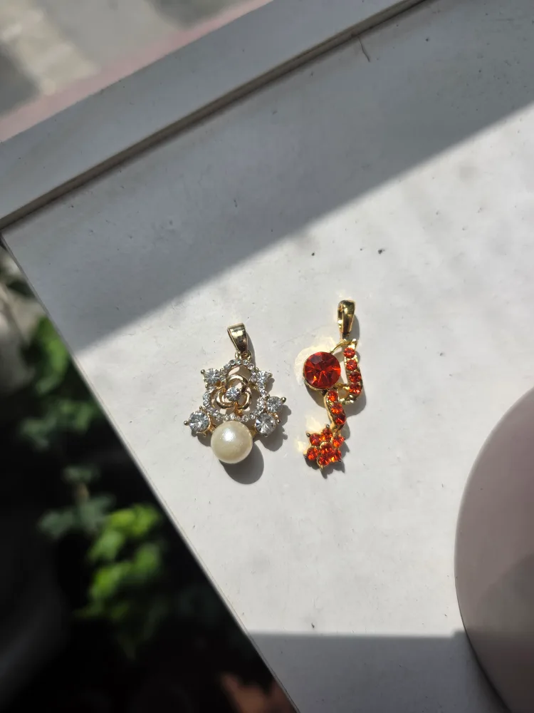 Two Cute crystal Pendants image indicator(2)