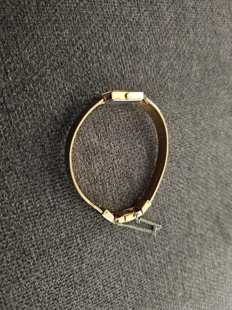 Vintage Seiko Quartz Gold Ladies Watch image indicator(2)