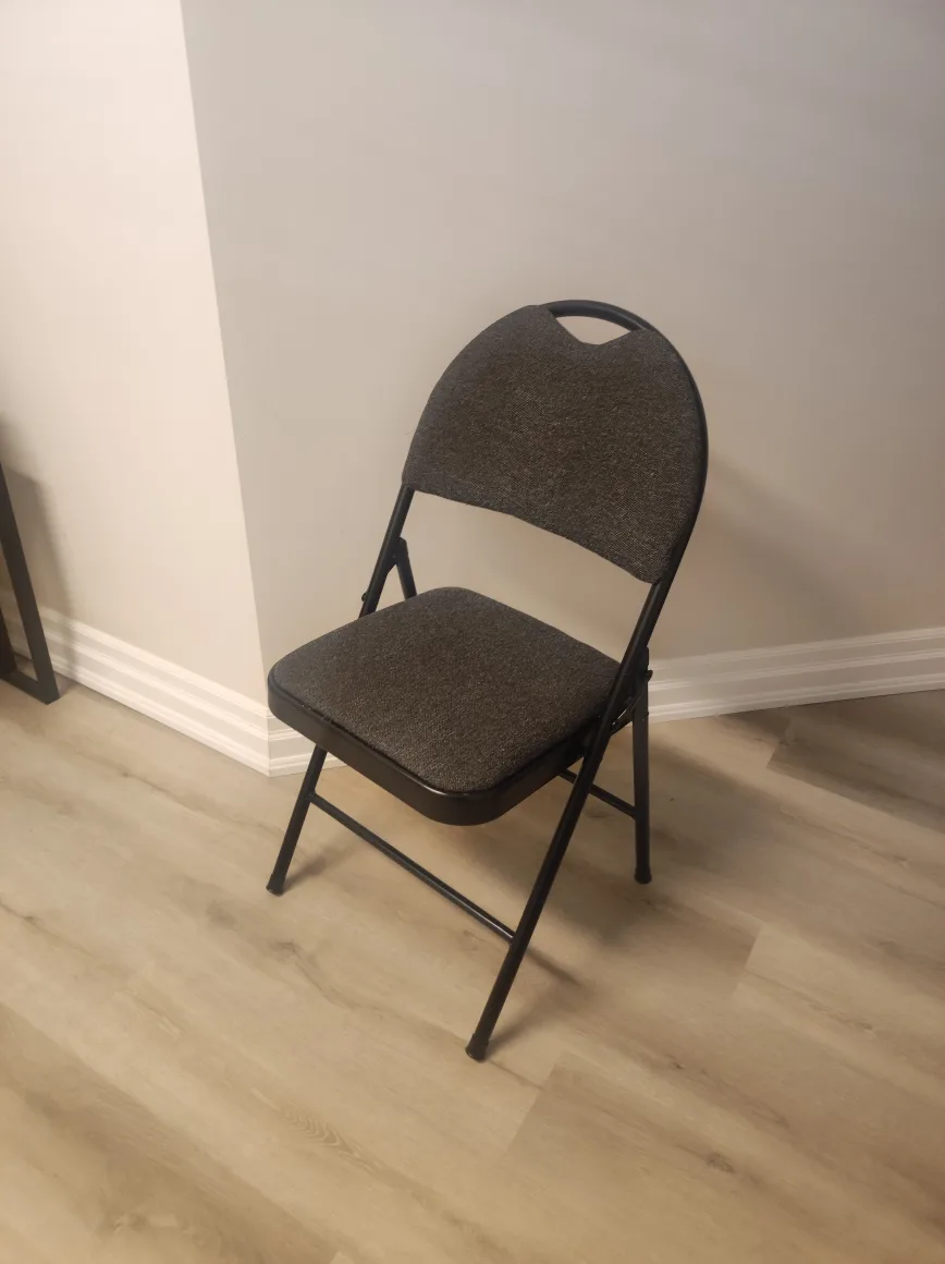 Folding Chair - Great Condition! thumbnail