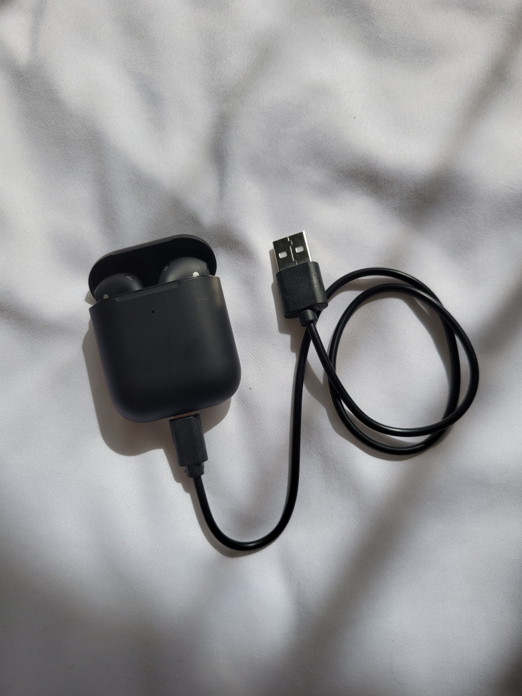 Black Wireless Earbuds (Non-Functioning/Need Repairs)