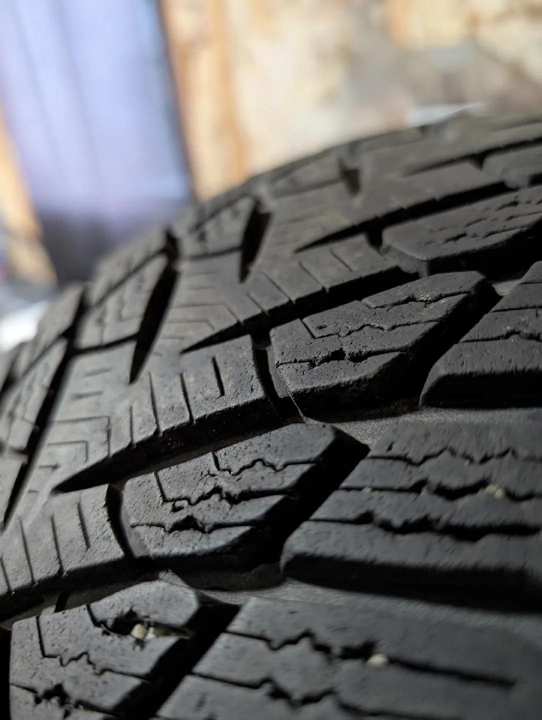 (4)-245/55R18 Winter Tires On Alloy Rims 2016 Hyundai Santa Fe image indicator(3)