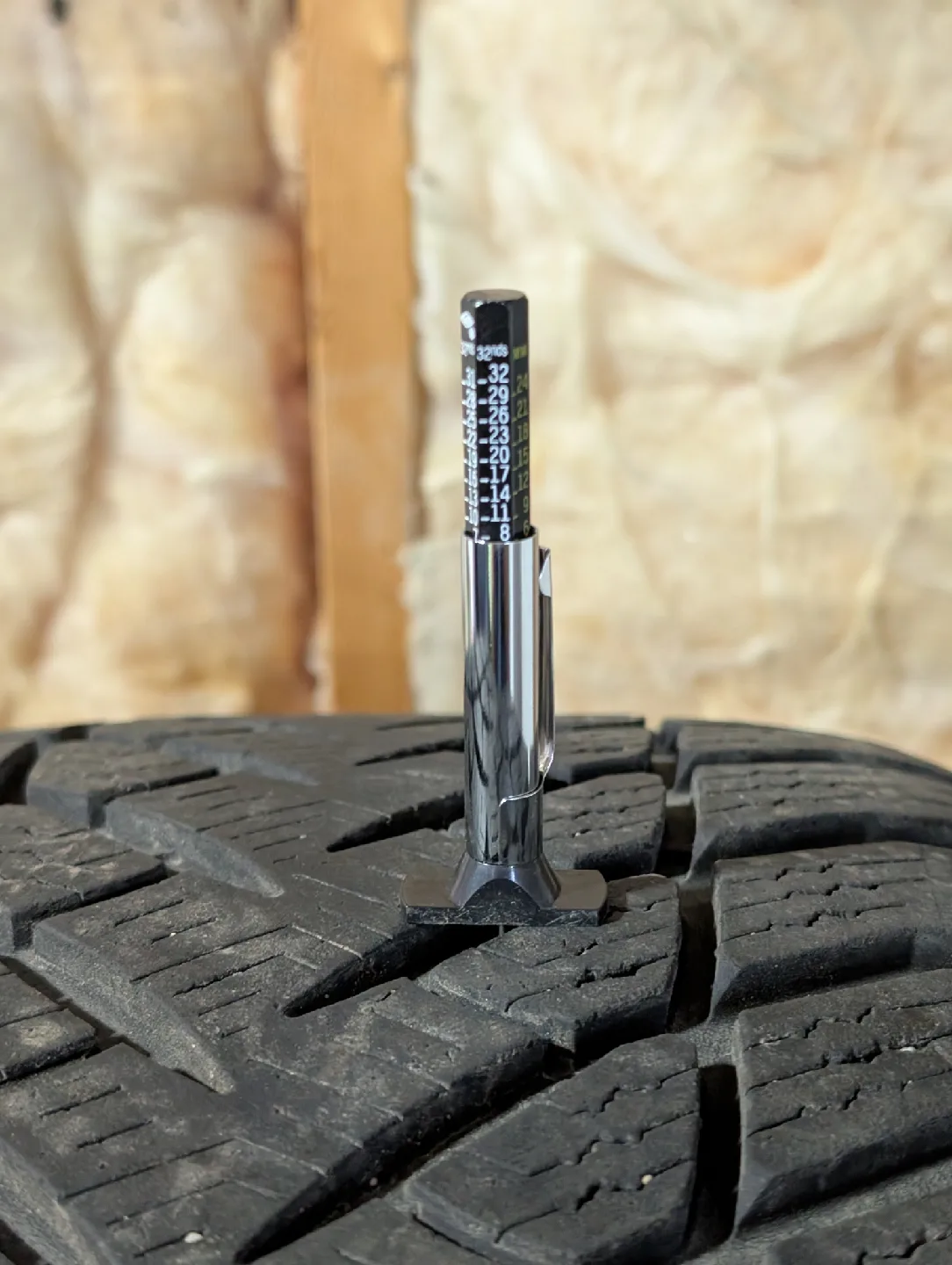 (4)-245/55R18 Winter Tires On Alloy Rims 2016 Hyundai Santa Fe image indicator(5)