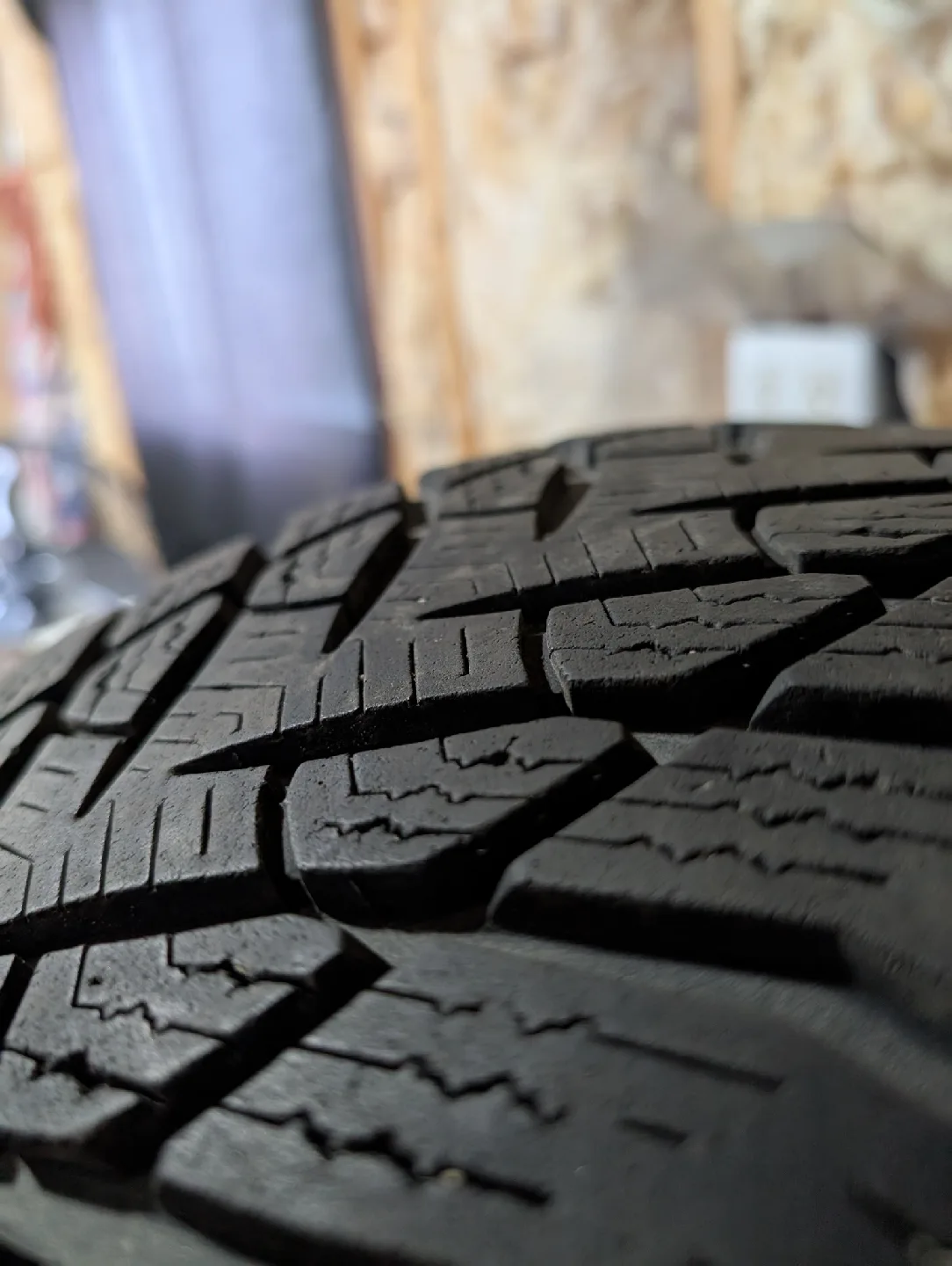 (4)-245/55R18 Winter Tires On Alloy Rims 2016 Hyundai Santa Fe image indicator(8)