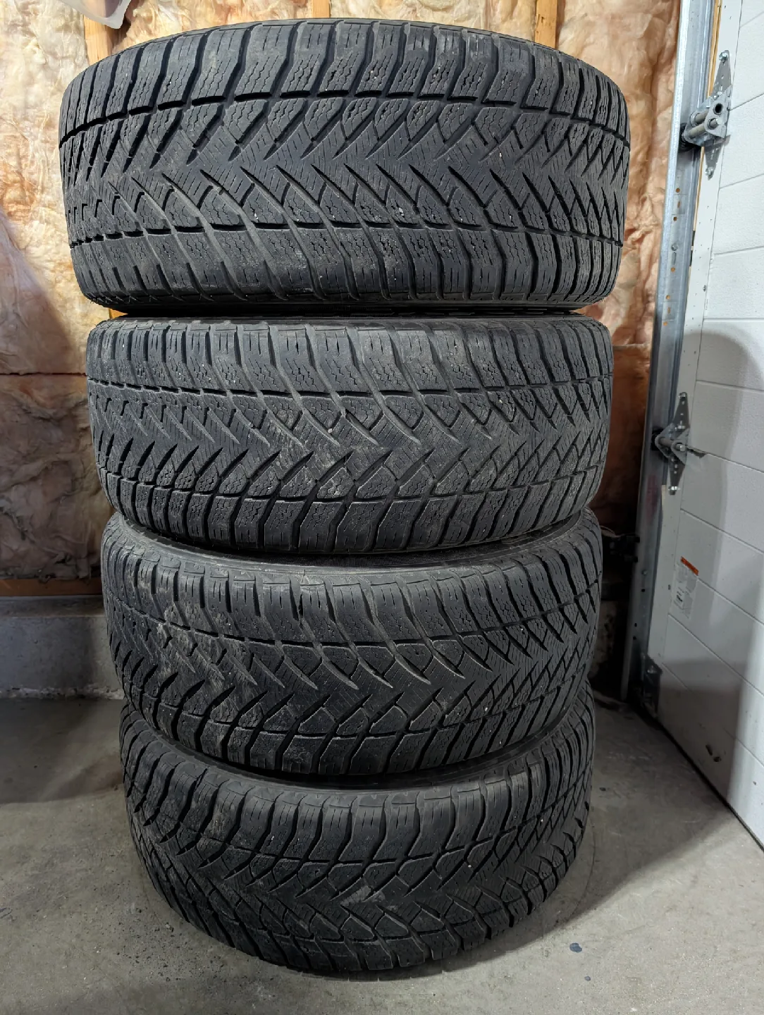 (4)-245/55R18 Winter Tires On Alloy Rims 2016 Hyundai Santa Fe image indicator(9)