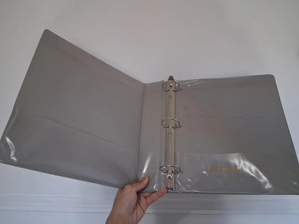 Binder! perfect for storing files! image indicator(2)