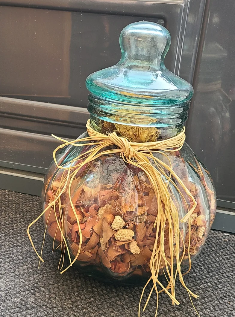 Decorative Glass Cookie Jar image indicator(2)