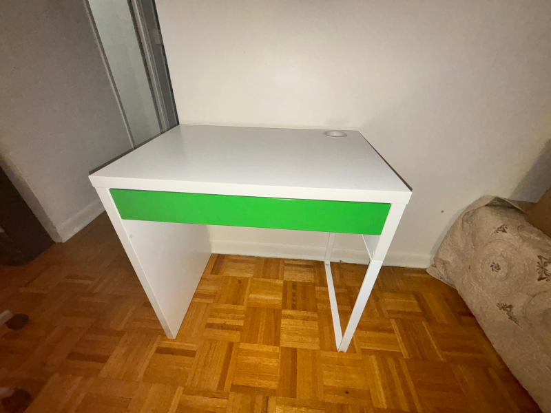 Green Desk Chair & White Desk - photo 3