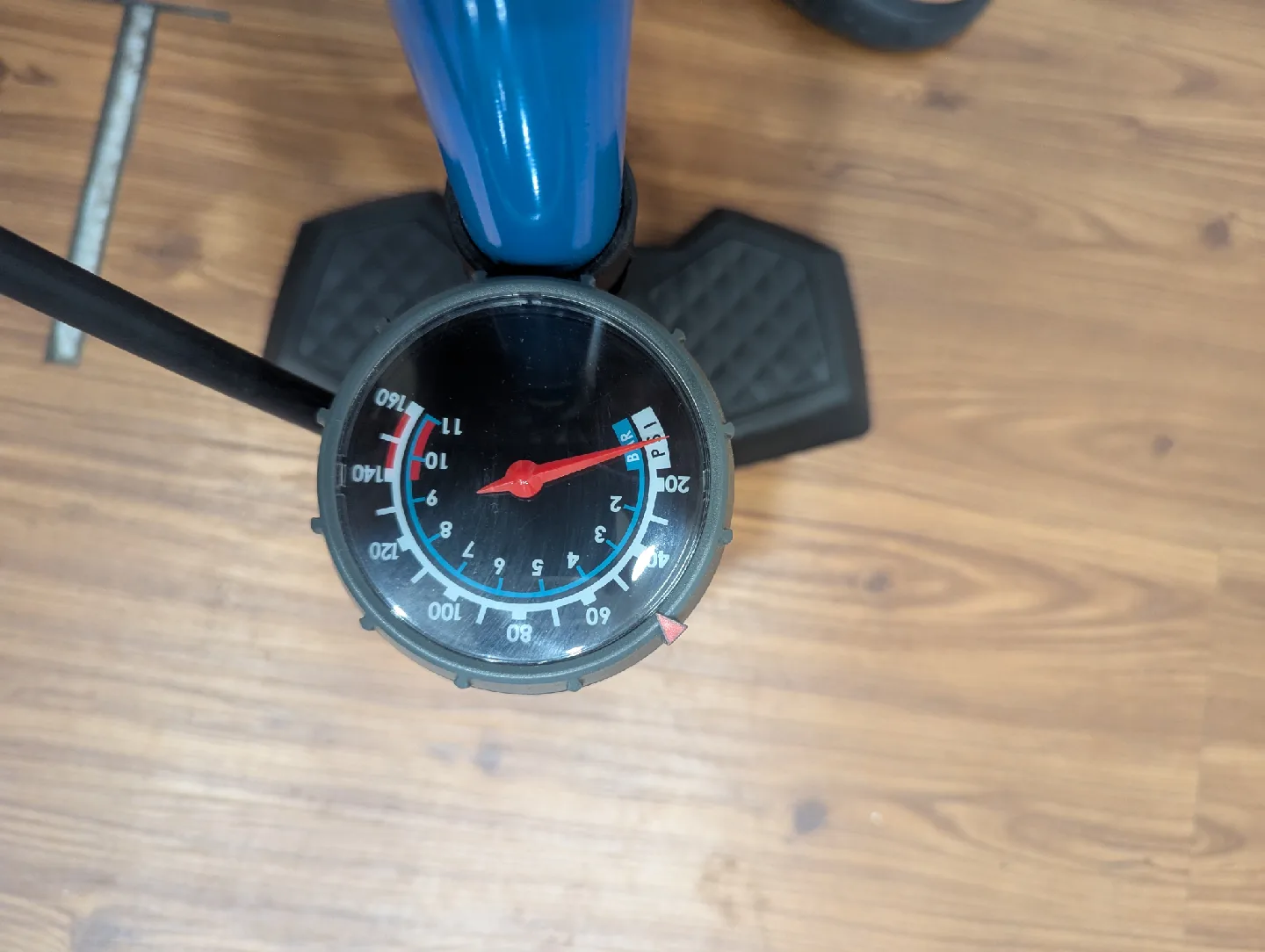 Raleigh Bike Pump - Blue image indicator(3)