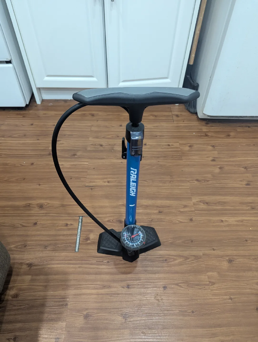 Raleigh Bike Pump - Blue image indicator(4)