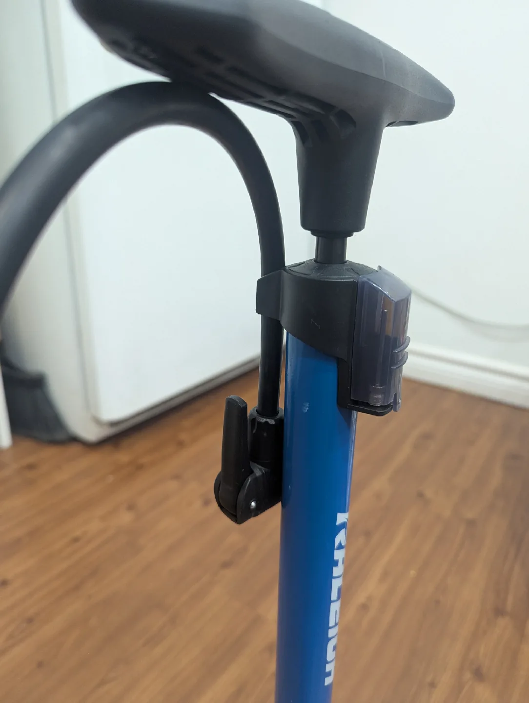 Raleigh Bike Pump - Blue image indicator(5)