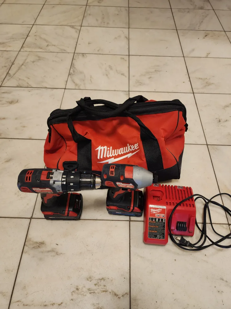 Milwaukee M18 Cordless Drill and Impact Driver Kit image indicator(4)