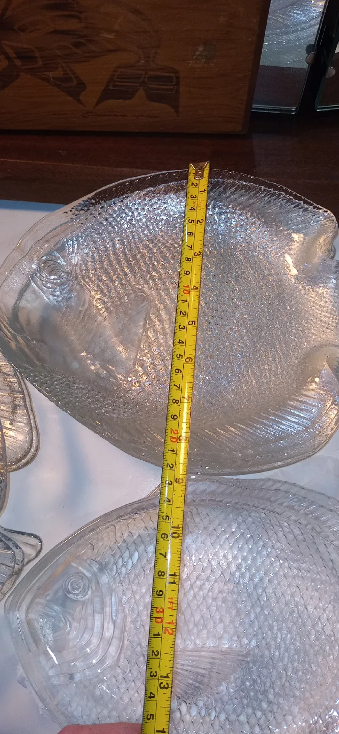 1980s Fish Serving and Dinner Plates. image indicator(9)