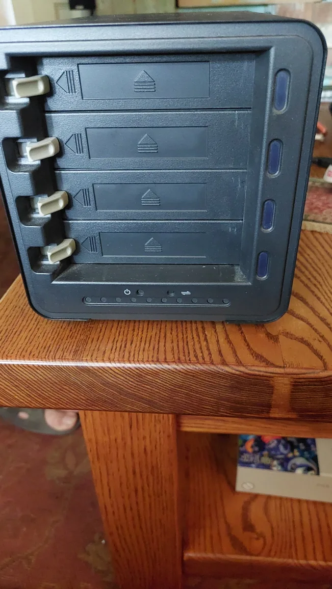 Drobo DDR3-A 4-Bay Storage Array image indicator(2)