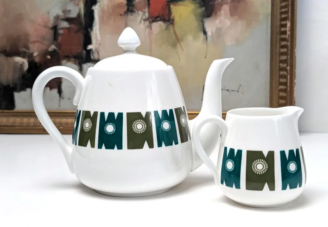 Crown Staffordshire ~ Delamere ~ Teapot and Creamer image indicator(9)