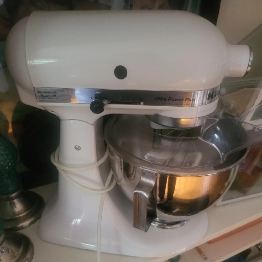 KitchenAid Stand Mixer, older style mixer. - photo 2