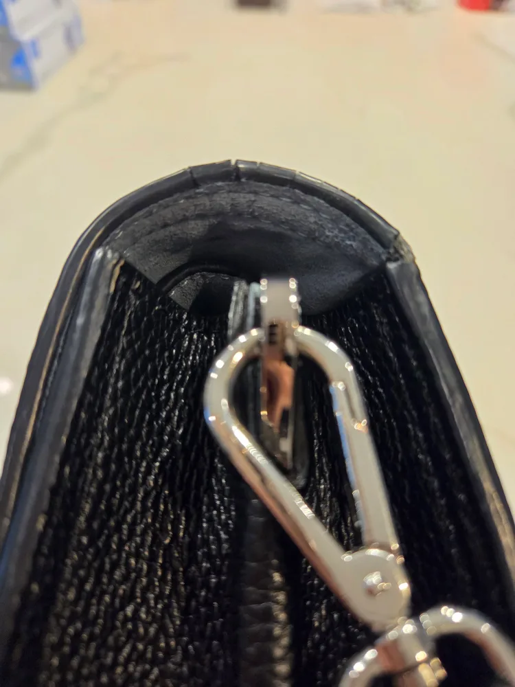 Prada Black Leather Crossbody / shoulder Bag image indicator(8)