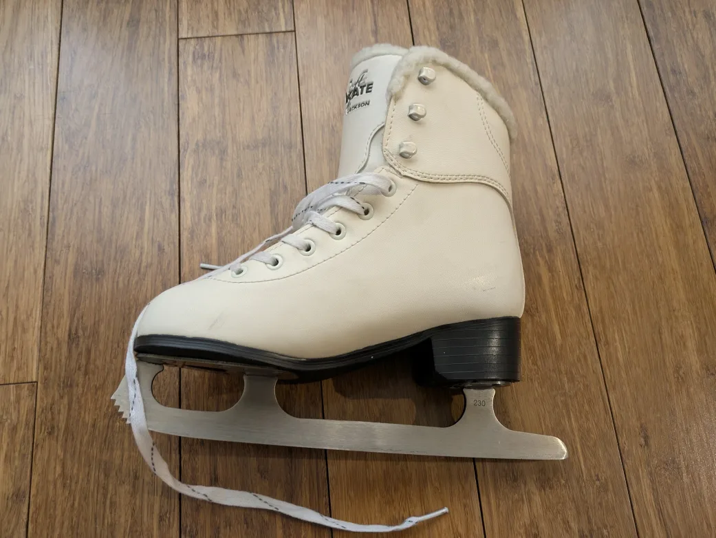 White Figure Skates - Youth Size 4 image indicator(2)