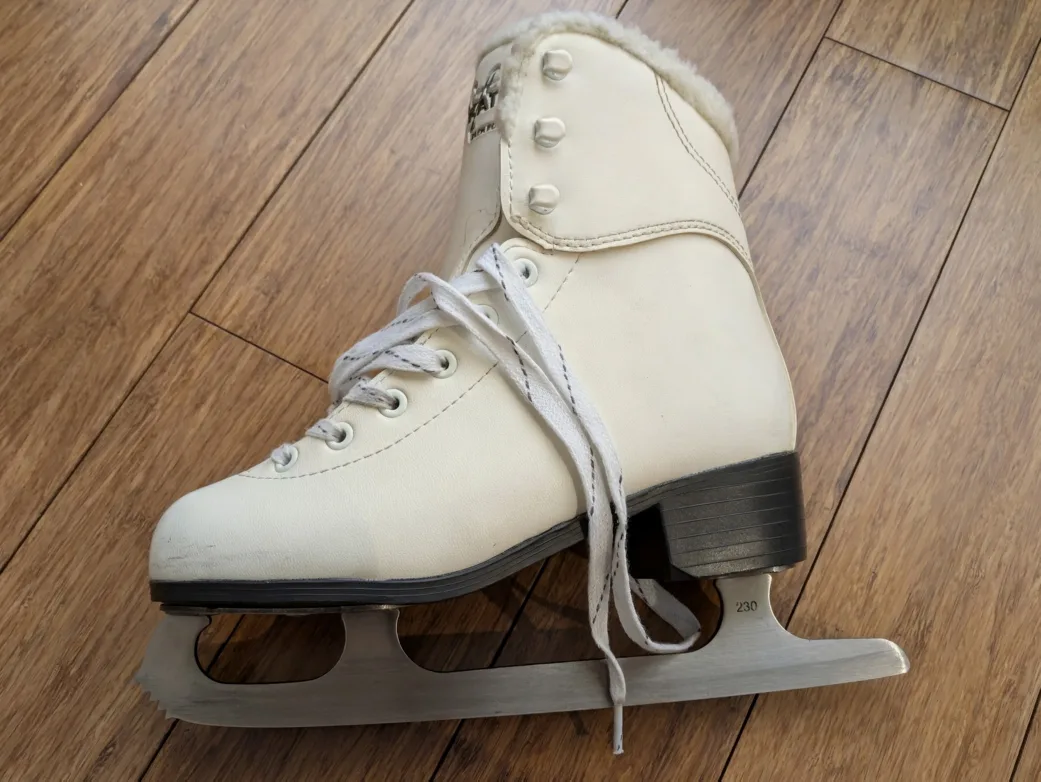 White Figure Skates - Youth Size 4 image indicator(3)
