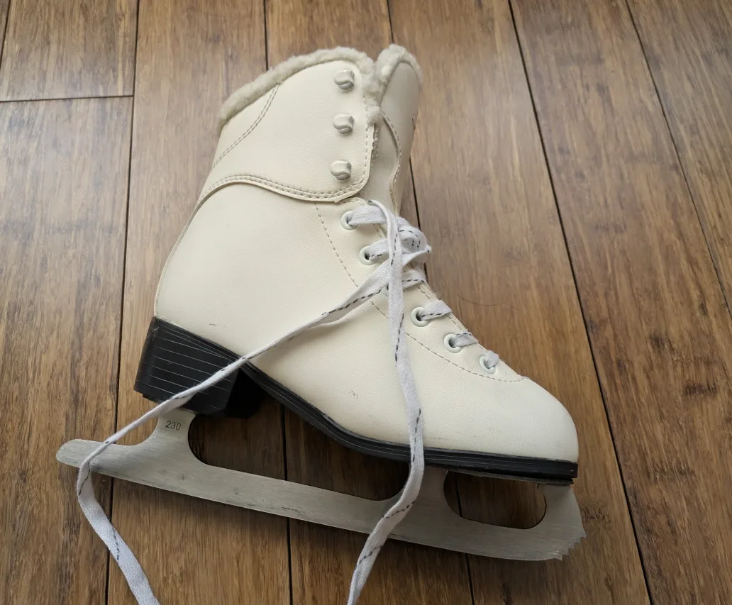 White Figure Skates - Youth Size 4 image indicator(4)