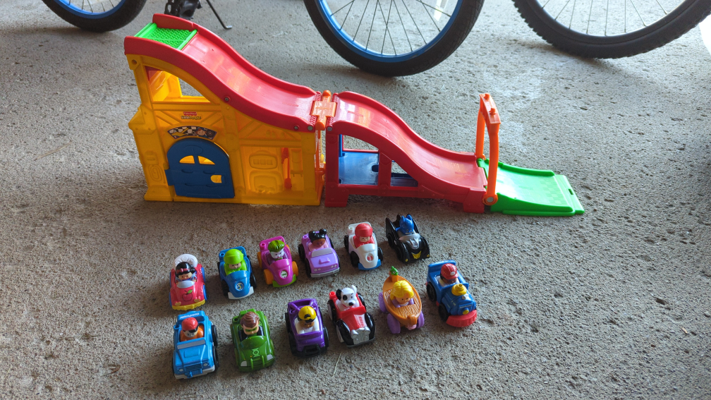 Fisher-Price Little People Launch & Loop Raceway