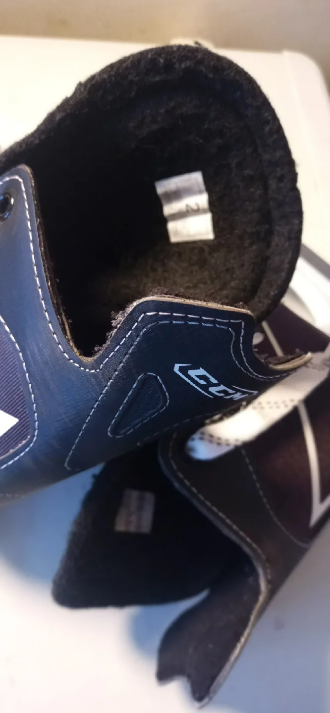 CCM Intruder Ice Skates - Size 2 image indicator(7)