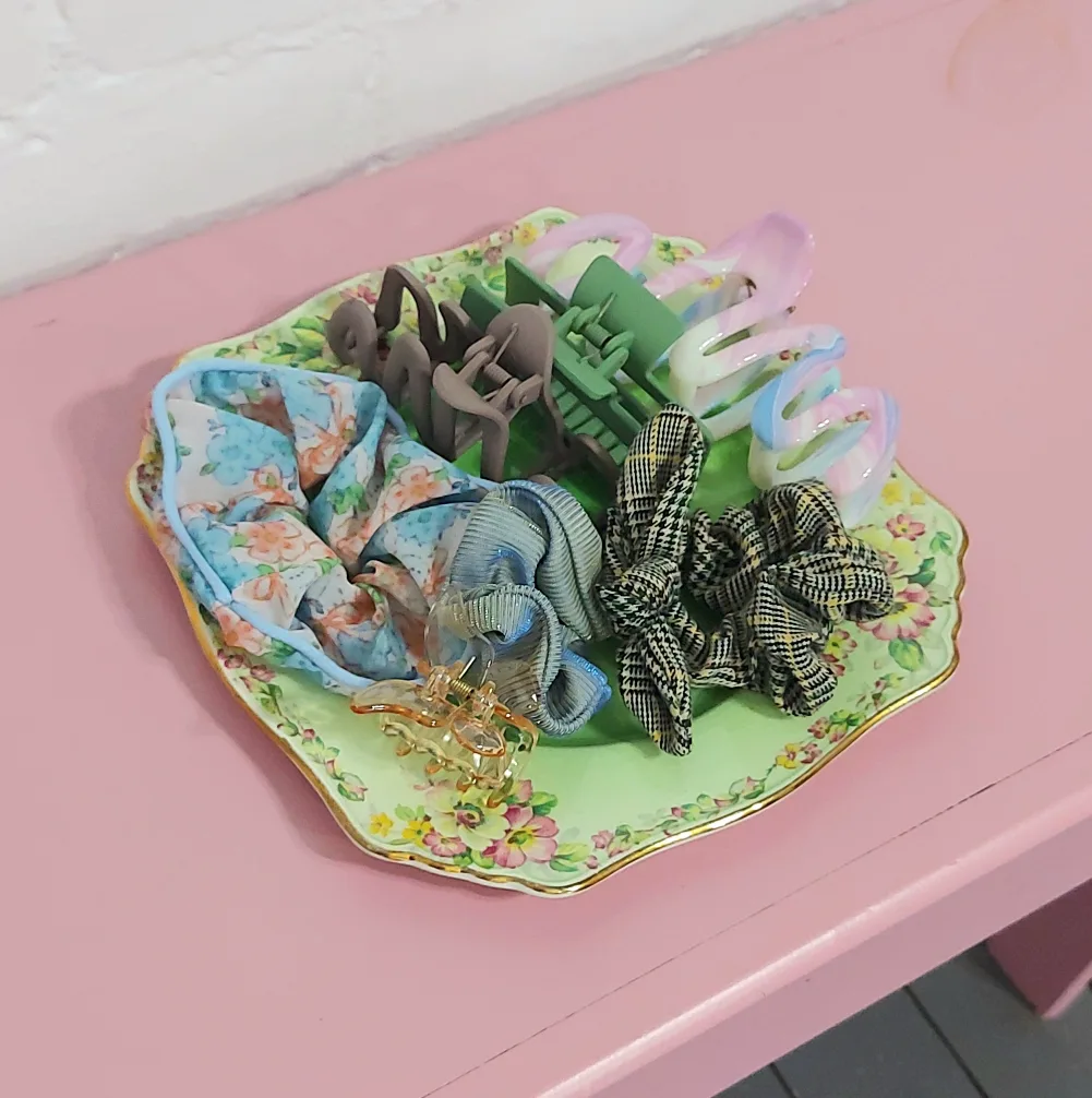 trade or $1! 🛍 apple blossom organizer or snack tray 🥕 image indicator(2)