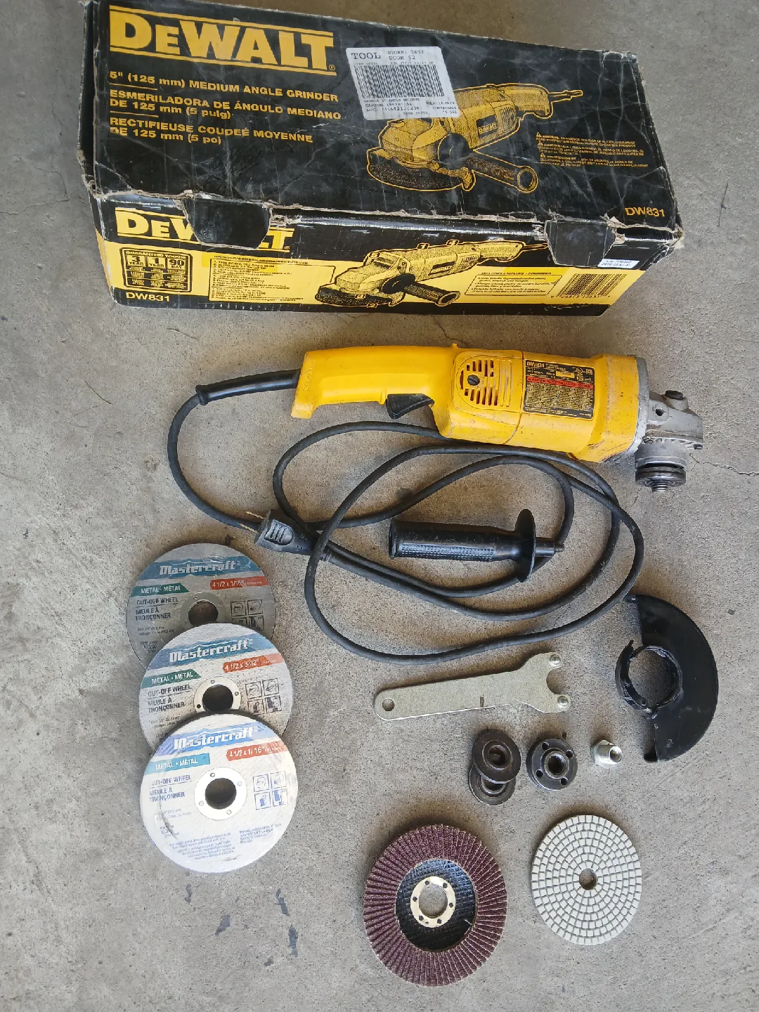 DeWalt 5" Angle Grinder with Mastercraft Discs thumbnail