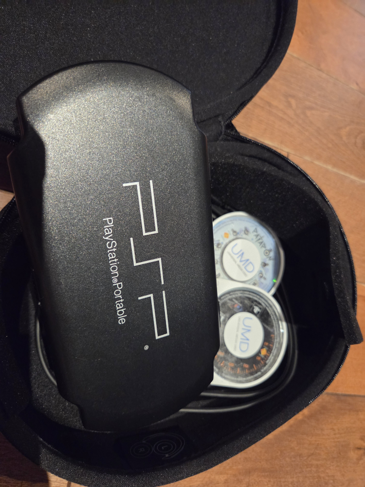 Sony PlayStation Portable (PSP) with Games & Accessories - photo 3