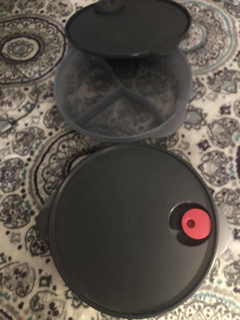 Tupperware Divided Serving Dish image indicator(2)