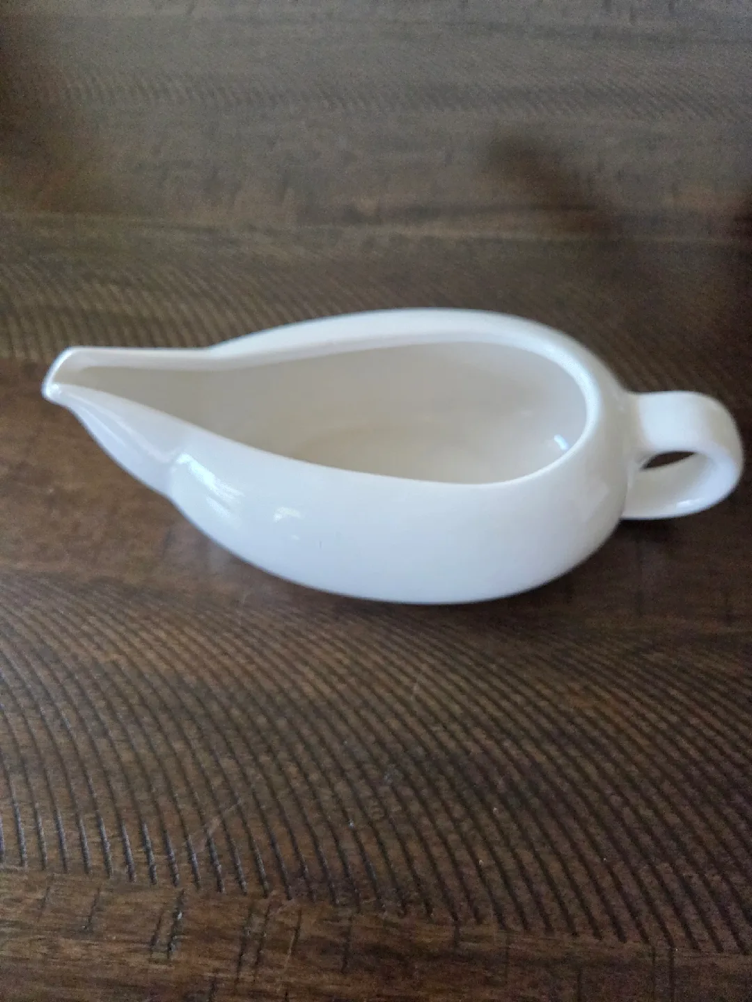 Homestyles White Gravy Boat 🥕 image indicator(3)