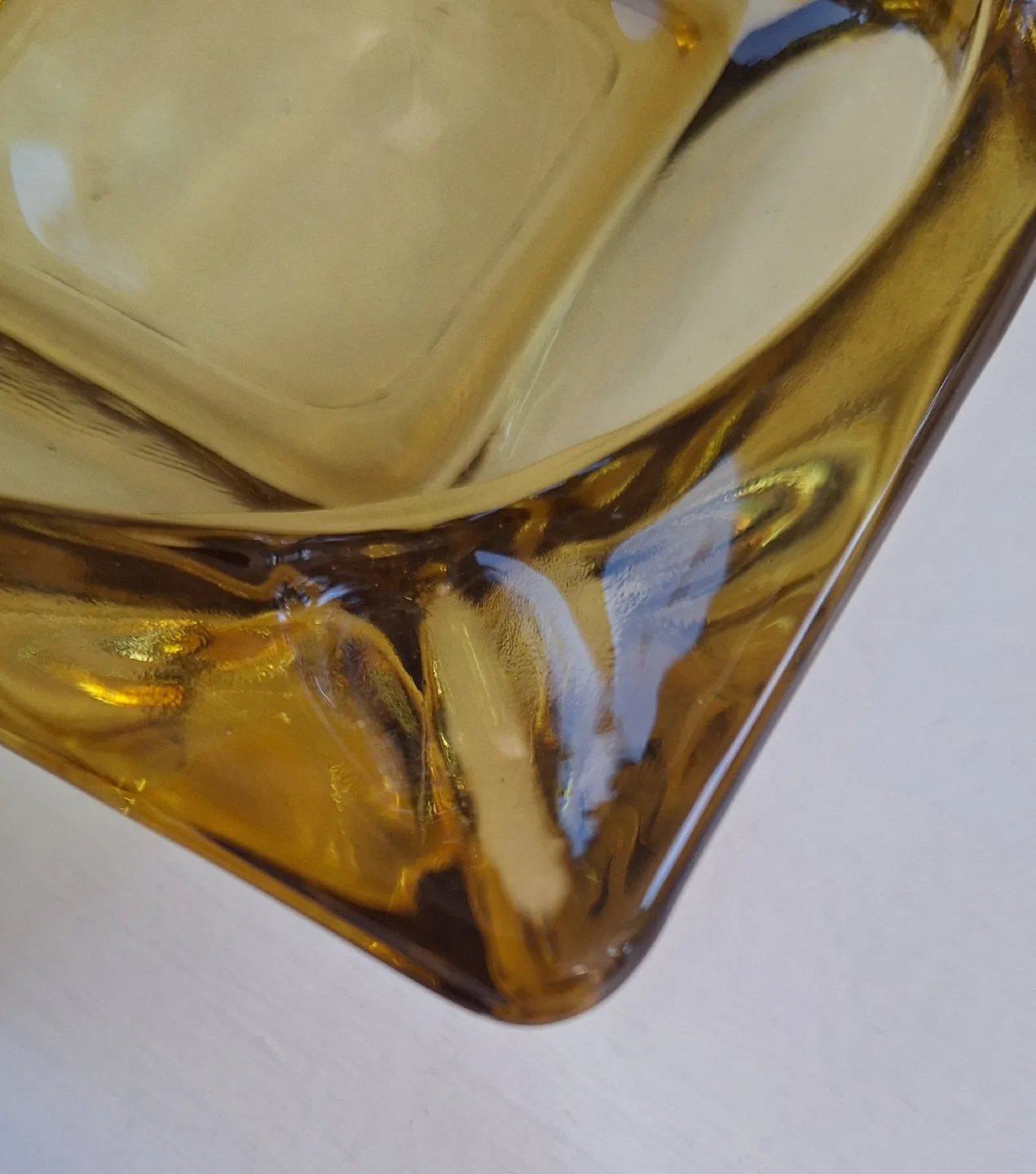 Vintage Amber Glass Ashtray image indicator(4)