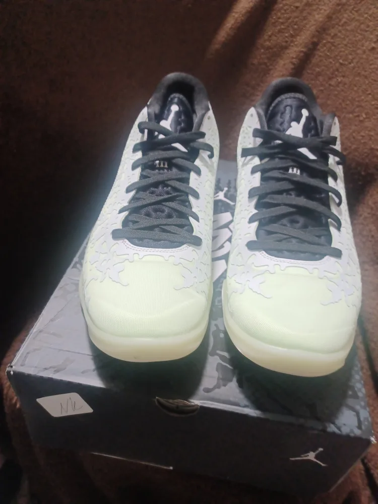 Jordan zion 3 no guts size 13 image indicator(2)