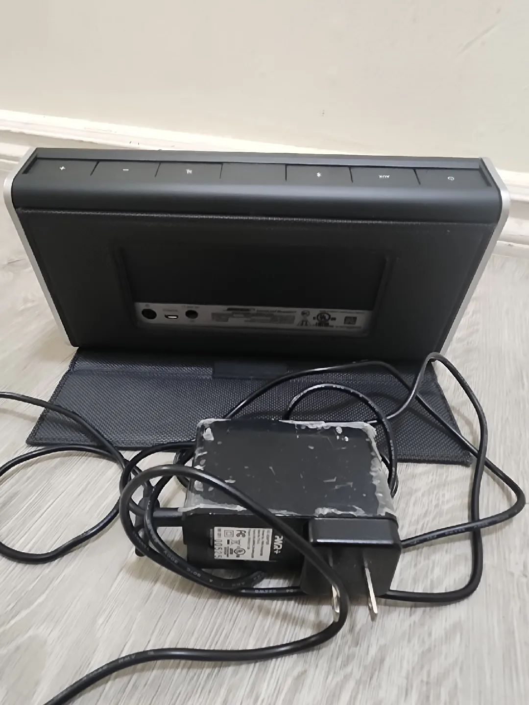 Bose SoundLink Mini II Special Edition Bluetooth Speaker image indicator(8)